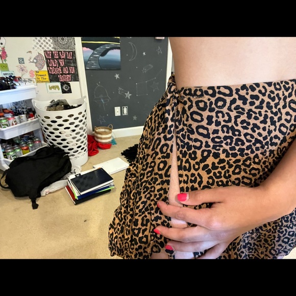 Cheetah print wrap mini skirt - Picture 3 of 7